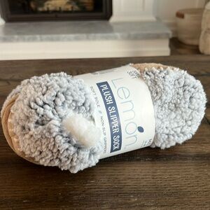 Women’s slippers NWT